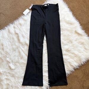 Wilfred NWT Aritzia Candace High Rise Kick Flare Pant Black Medium M